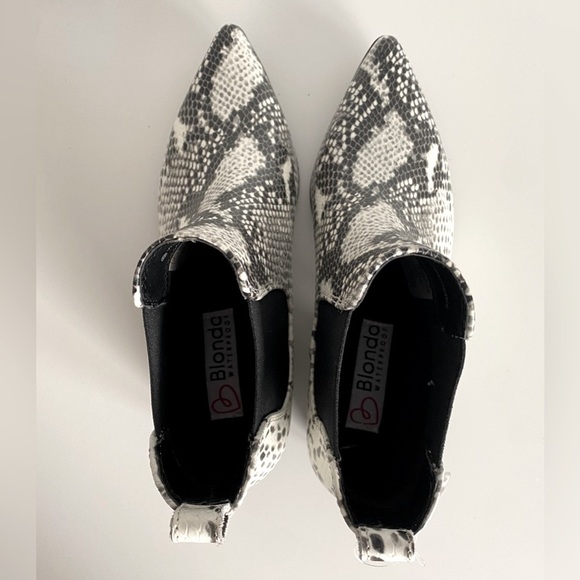 NWT Blondo Emelia Waterproof Chelsea Snakeskin Boots - Picture 4 of 10